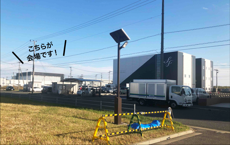 ⑥突き当たりを左に曲がって、奥へ直進してください。